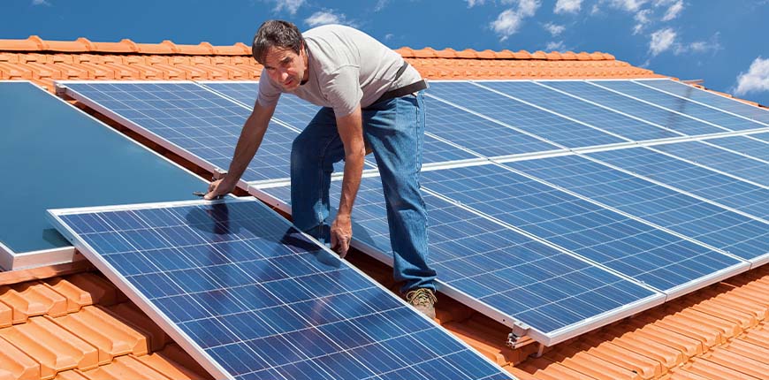 Klanten Eneco met zonnepanelen gaan extra betalen