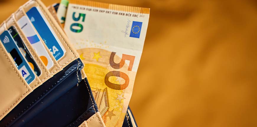 Besparen op je vaste lasten begint bij energie, maar houdt daar niet op